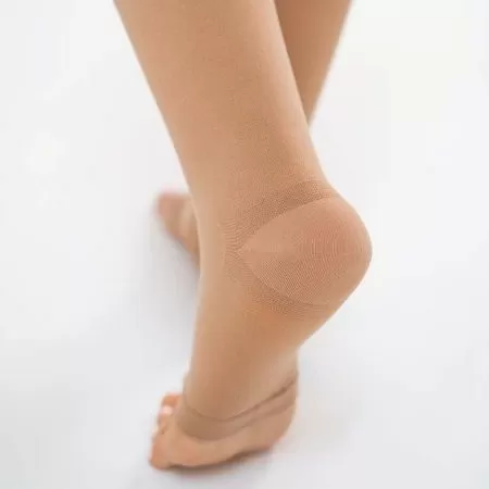 Чулки компрессионные Evolution ТК.930 унисекс 1 класс компрессии с открытым носком и гладкой резинкой цвет бежевый