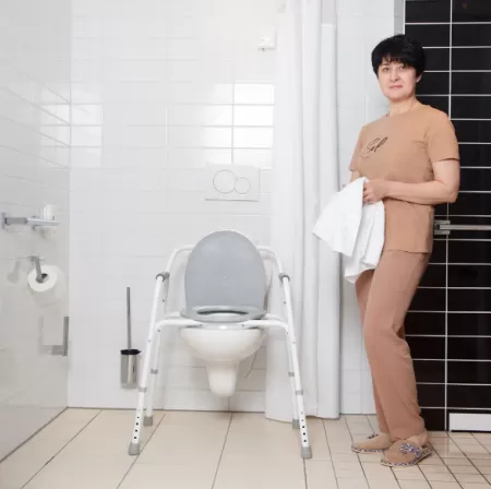 Кресло-туалет "Ortonica" TU-1  Кресло-туалет "Ortonica" TU-1