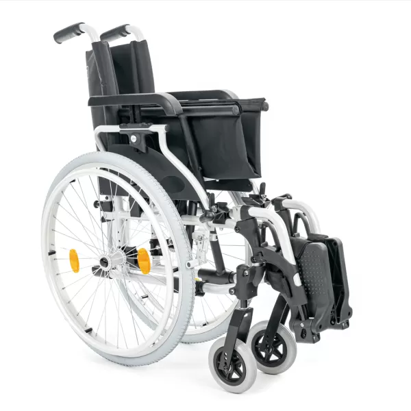 Кресло-коляска МЕТ STABLE, артикул 20460, с регулировкой высоты подлокотников, ширина сиденья 43 см, колеса пневматические Кресло-коляска МЕТ STABLE, артикул 20460, с регулировкой высоты подлокотников, ширина сиденья 43 см, колеса пневматические