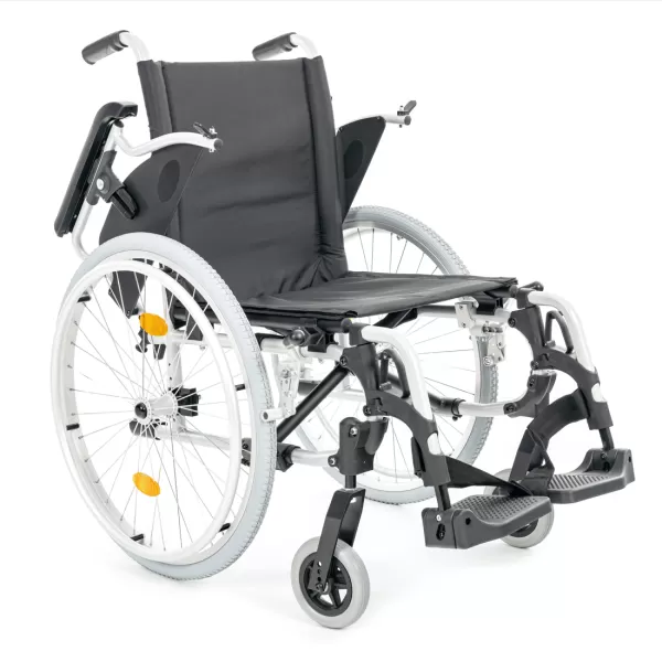 Кресло-коляска МЕТ STABLE, артикул 20460, с регулировкой высоты подлокотников, ширина сиденья 43 см, колеса пневматические Кресло-коляска МЕТ STABLE, артикул 20460, с регулировкой высоты подлокотников, ширина сиденья 43 см, колеса пневматические