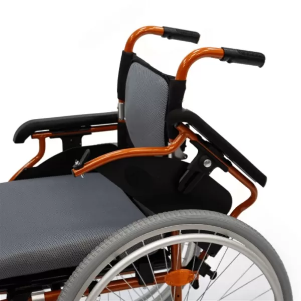 Кресло-коляска МЕТ STABLE с регулировкой высоты подлокотников, ширина сиденья 46 см, колеса пневматические Кресло-коляска МЕТ STABLE с регулировкой высоты подлокотников, ширина сиденья 46 см, колеса пневматические