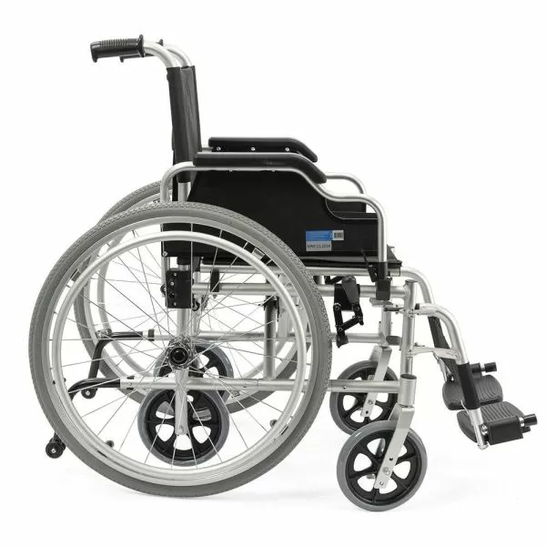 Кресло-коляска Barry A8, ширина сиденья 46см, колеса пневматические Кресло-коляска Barry A8, ширина сиденья 46см, колеса пневматические