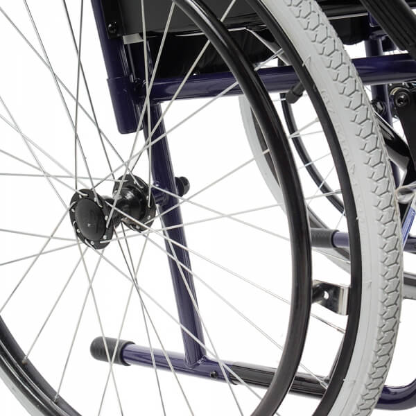 Кресло-коляска B6 U, ширина сиденья 46 см, колеса пневматические