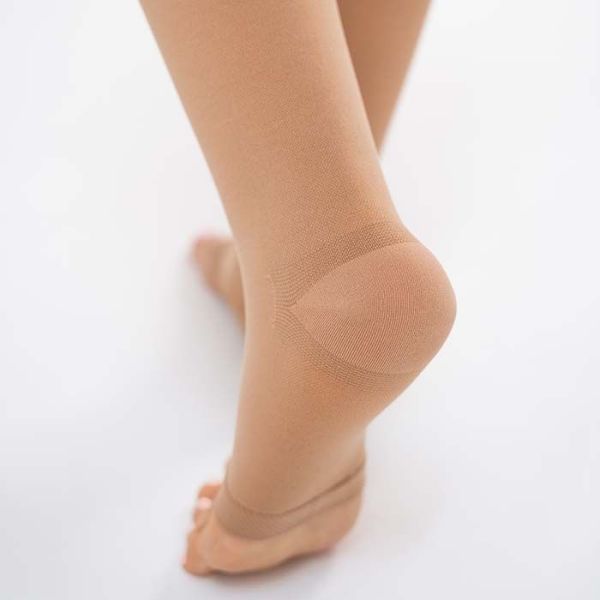 Чулки компрессионные Evolution ТК.930 унисекс 2 класс компрессии с открытым носком и гладкой резинкой цвет бежевый