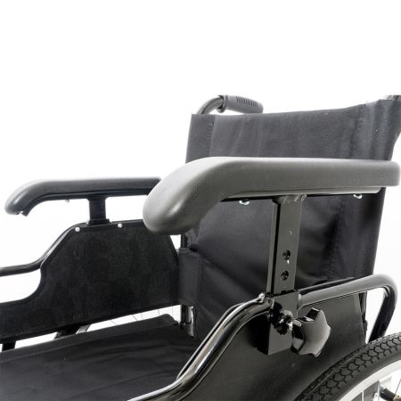Кресло-коляска механическая Barry A8 Т, ширина сиденья 46см, пневматические колеса