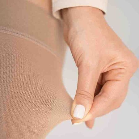 Чулки компрессионные Evolution ТК.931 унисекс 1 класс компрессии с закрытым носком и гладкой резинкой на широкое бедро цвет бежевый