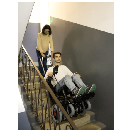 Кресло-коляска с электроприводом и лестничным подъемником MET LIFTER 2, артикул 21095, ширина сиденья 41 см, колеса пневматические