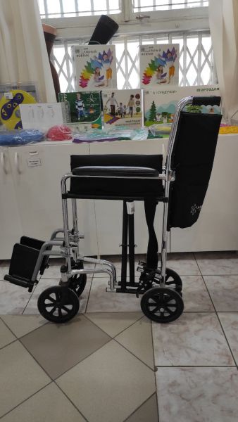 Кресло-каталка для инвалидов Armed 2000 б/у  Кресло-каталка для инвалидов Armed 2000 б/у