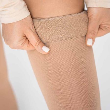 Чулки компрессионные Evolution ТК.931 унисекс 1 класс компрессии с закрытым носком и гладкой резинкой цвет бежевый