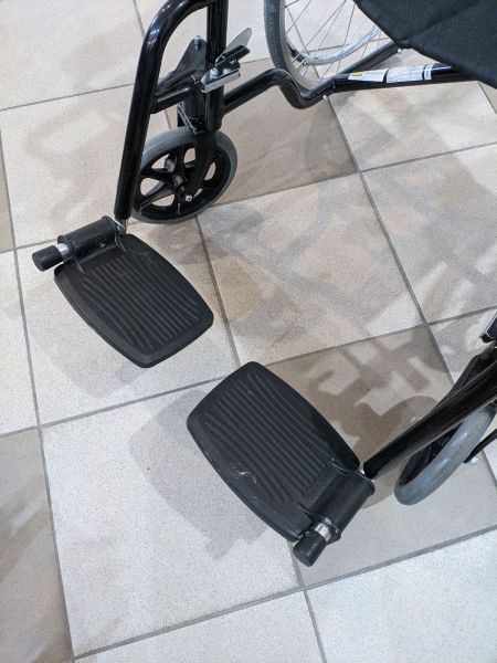 Кресло коляска ORTONICA Base-250 (Base-130) черная б/у Кресло коляска ORTONICA Base-250 (Base-130) черная б/у