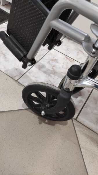 Кресло-каталка для инвалидов Armed 2000 б/у  Кресло-каталка для инвалидов Armed 2000 б/у