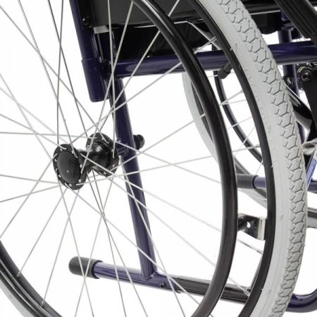 Кресло-коляска B6 U, ширина сиденья 46 см, колеса пневматические