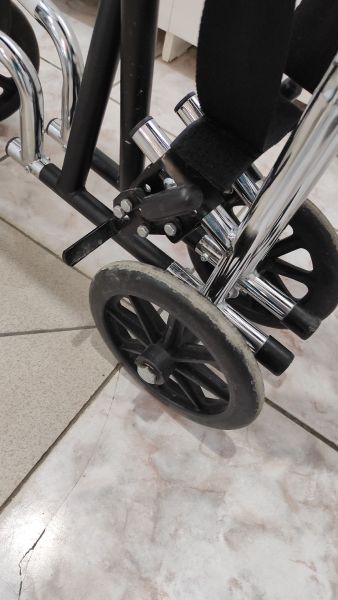 Кресло-каталка для инвалидов Armed 2000 б/у  Кресло-каталка для инвалидов Armed 2000 б/у